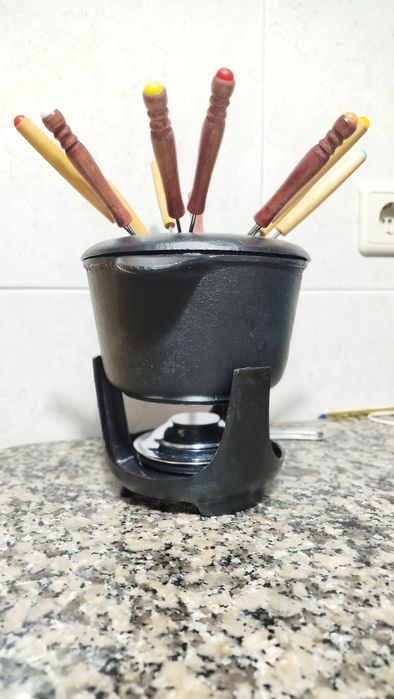 Serviço de fondue em ferro fundido