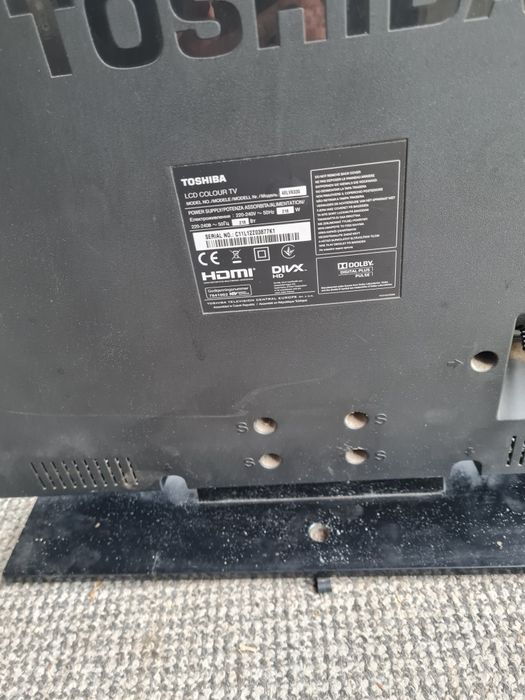 Телевізор  тошіба 40 дюймів.  В гарному робочому стані