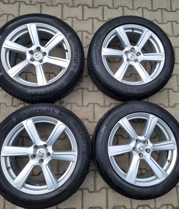 Volvo Xc40 Xc60 Xc90 235/55/19 Continental