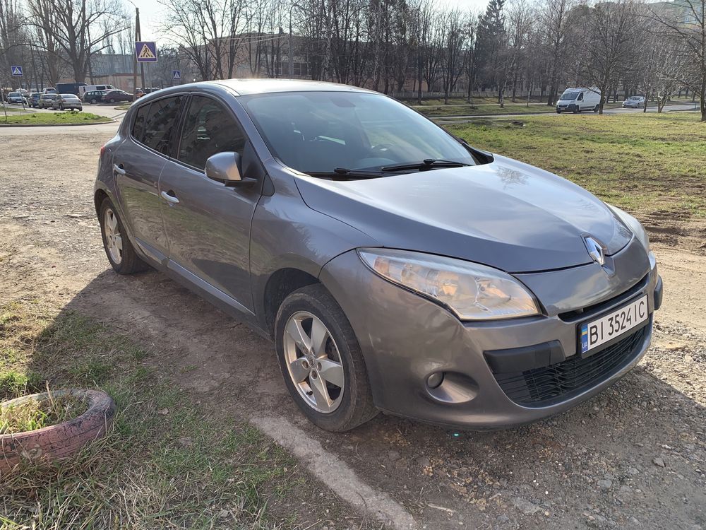 Renault Megane 3 автомат бенз 2.0, на газу максимальна комплектація