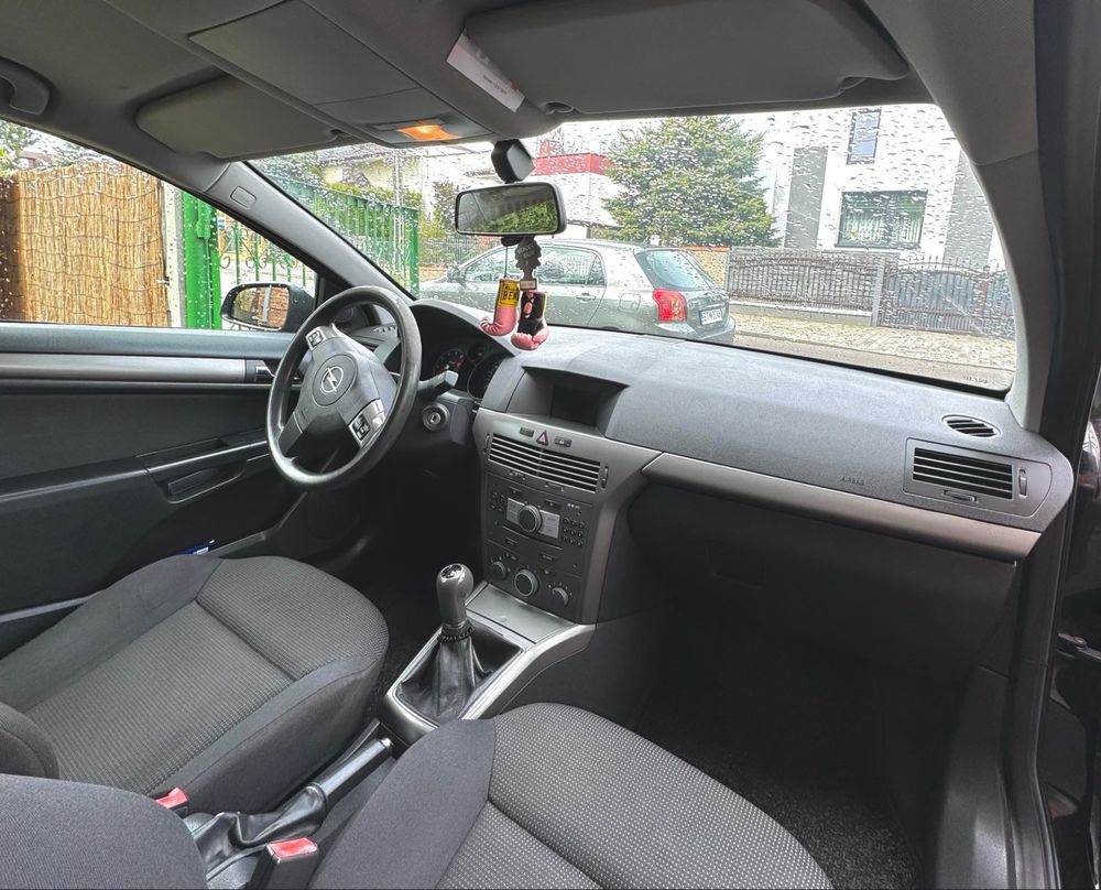 Opel Astra H (uszkodzone)