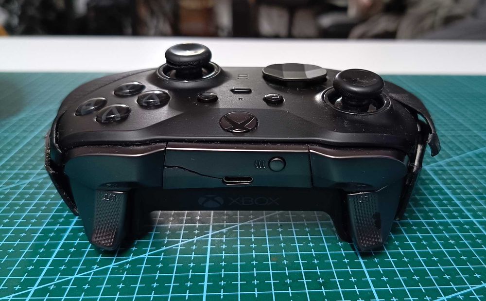 Pad bezprzewodowy Microsoft Elite Series X Uszkodzony