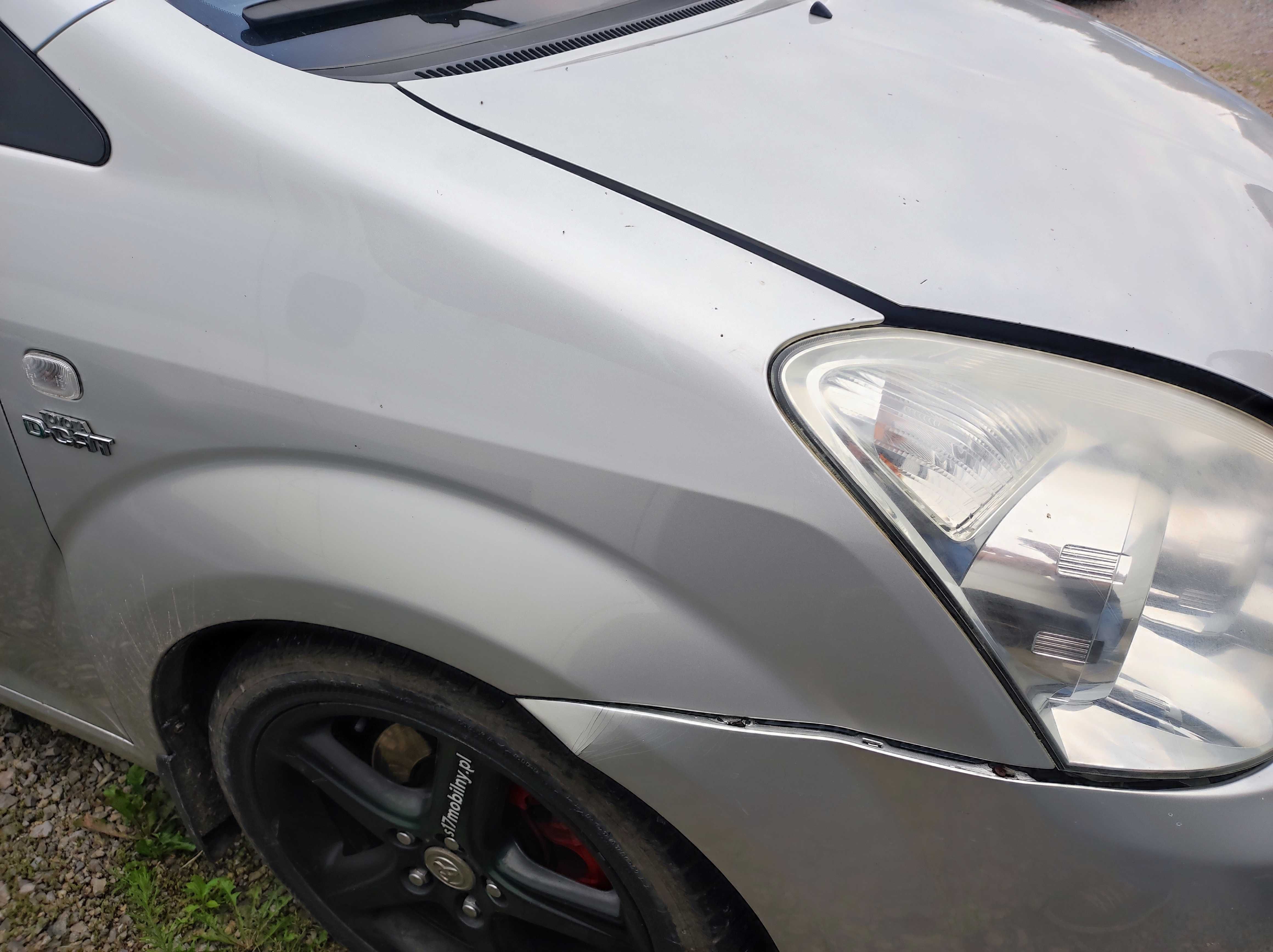 Błotnik przedni lewy prawy 1CO Toyota Corolla Verso 2