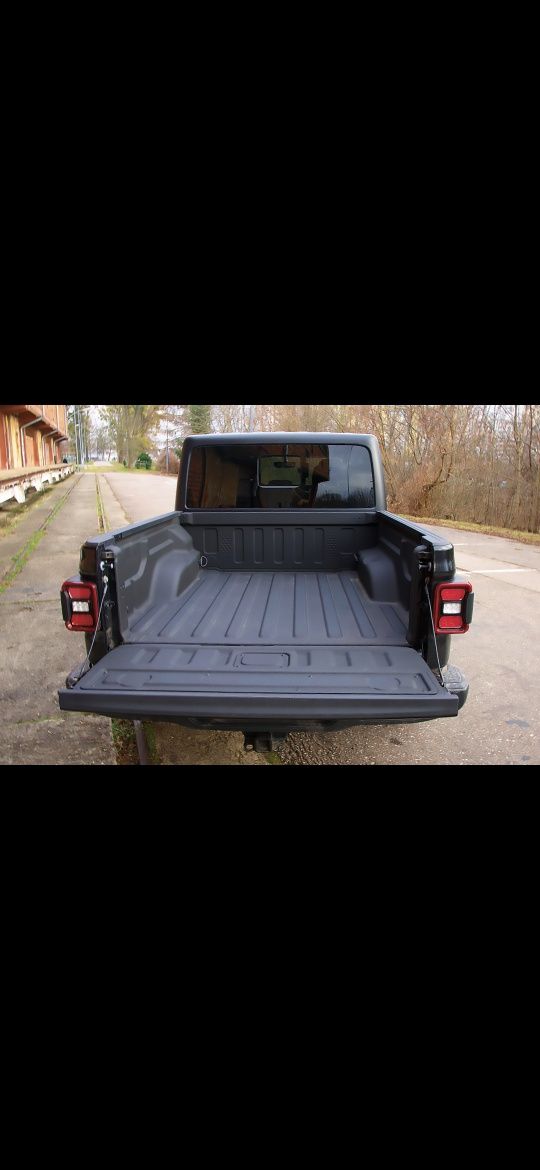 Jeep Gladiator Wrangler pickup