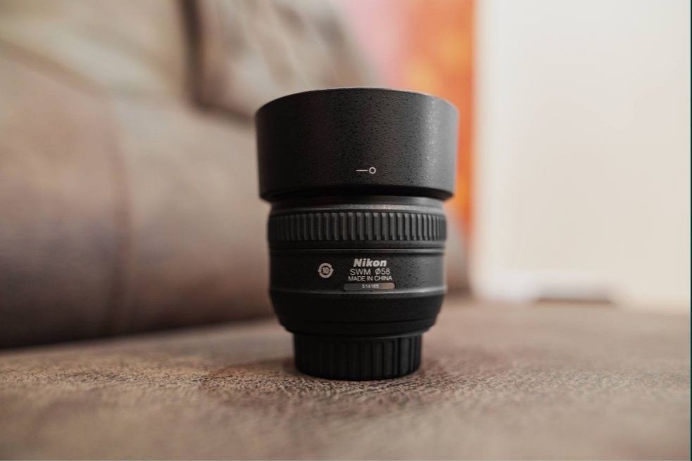 Nikon 50mm f/1.4 объектив для  никон , как новый