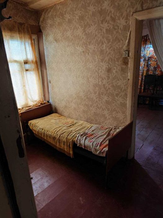 Продам дом с удобствами недалеко от метро Киевская.