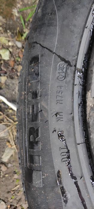 215/65/16 дві шт. Pirelli , дві шт. Nokian зимова резина + диски Kia