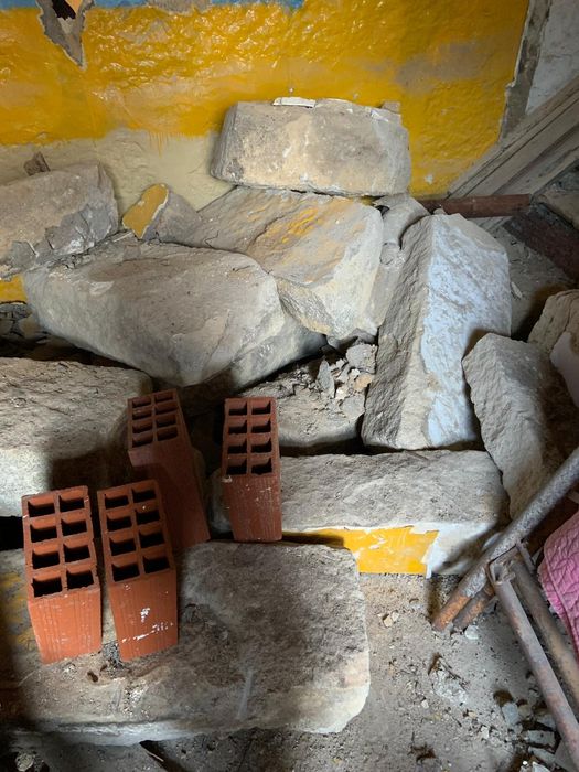 Ofereço pedra granito