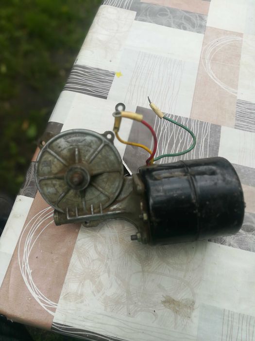 Продаю автомоб. мотор с редуктором " МЭ14-А " привода дворников, печки