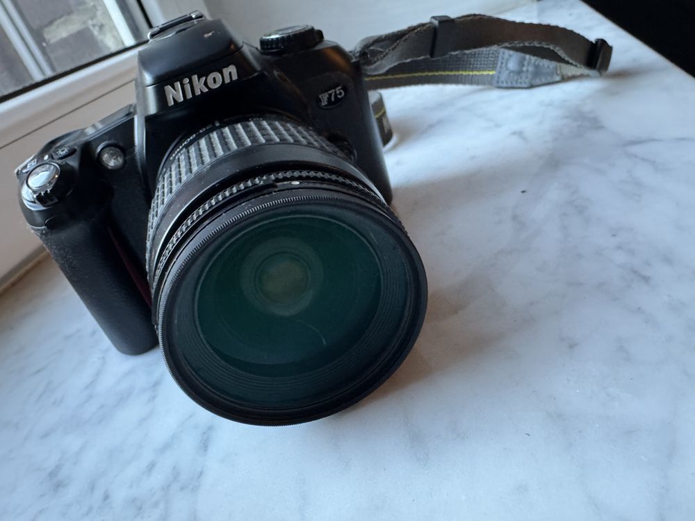 Aparat Nikon F75