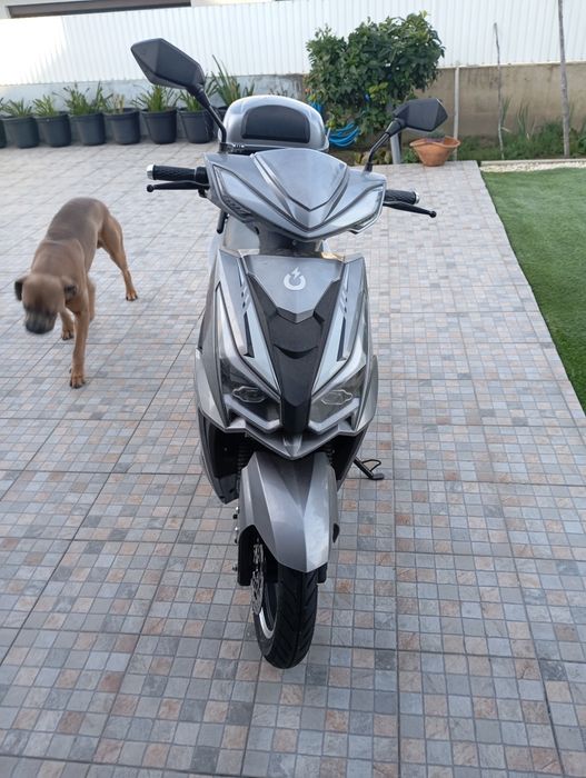 Mota elétrica com garantia 900 euros custou nova 1230.