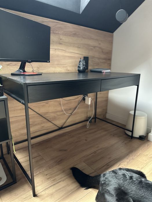 Biurko czarne z dwoma szufladami, metalowe nogi