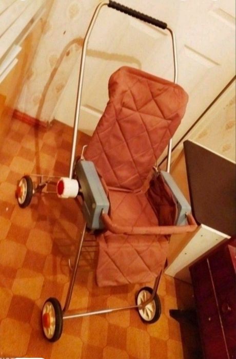 Прогулочная складывающаяся коляска.1-3 года.