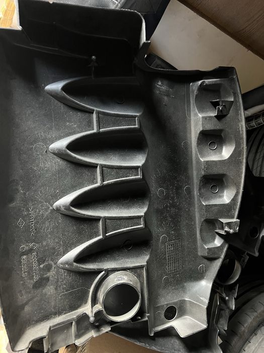 Кришка двигуна меган2 1.6 сценик2