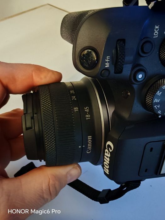 Canon EOS R10 + Obiektyw RF-S 18-45mm IS STM