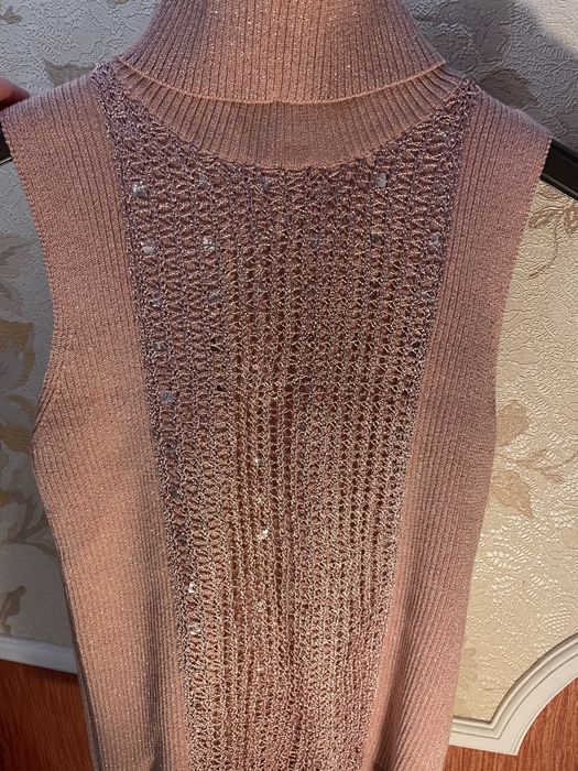 Жіночий топ ,розмір S,ніжно рожевого кольору с паєткамі