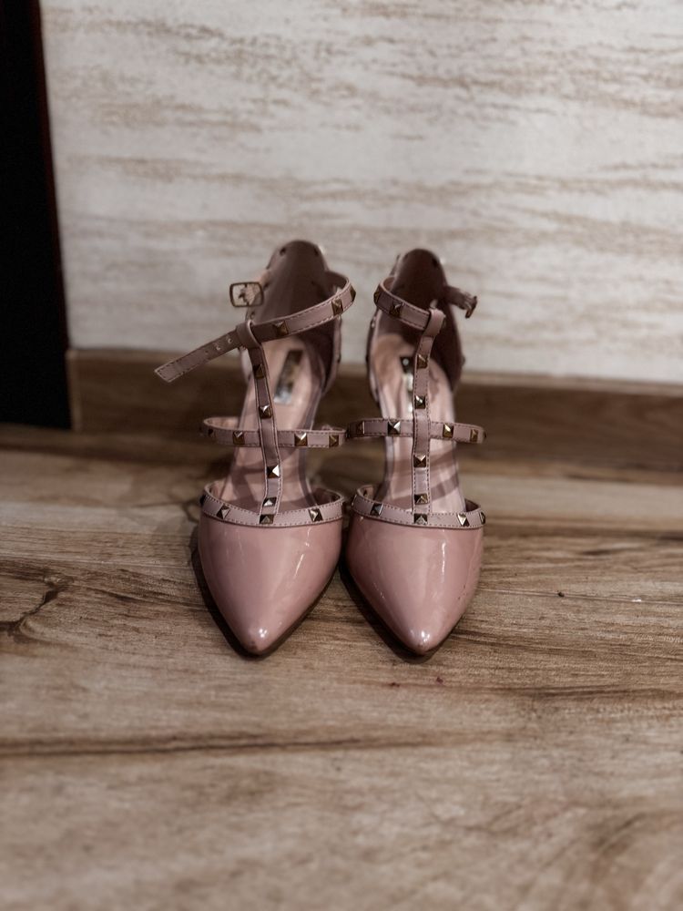 Туфельки у стилі Valentino