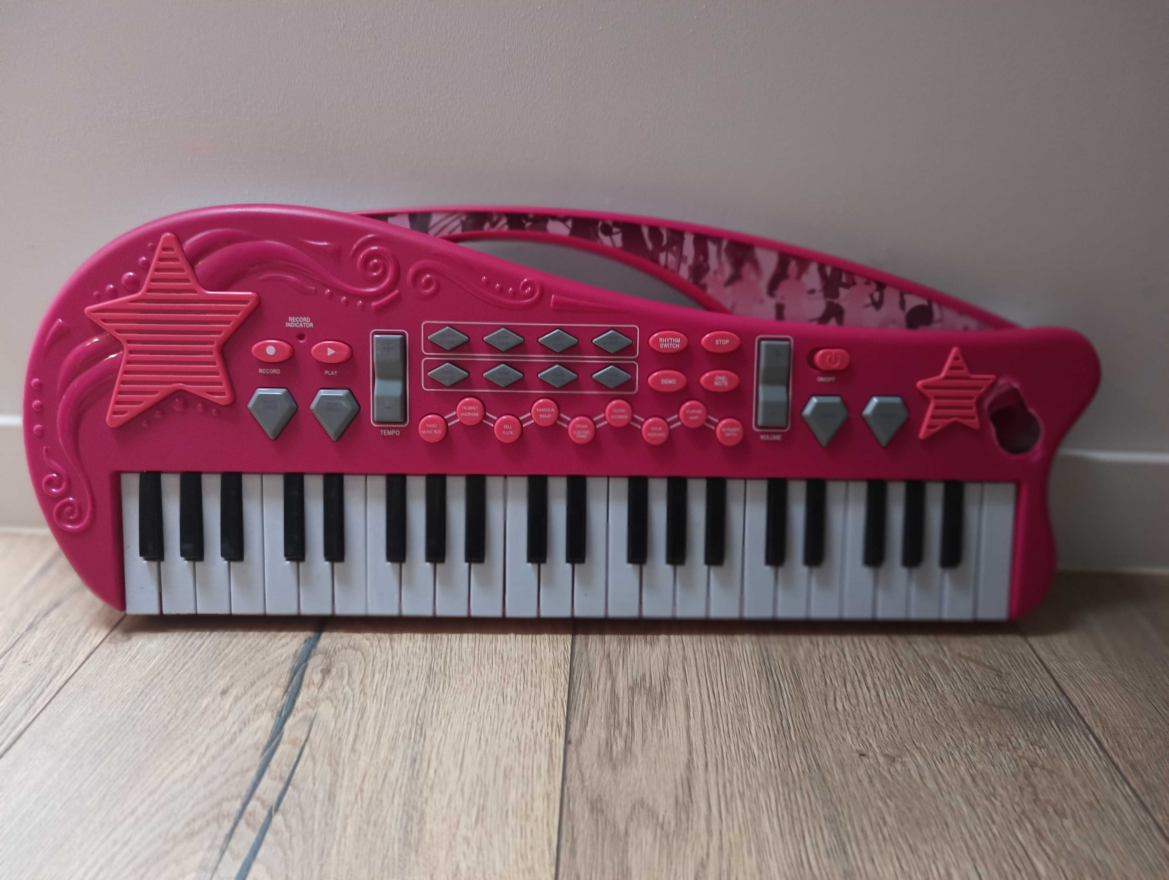 Różowe elektroniczne pianino