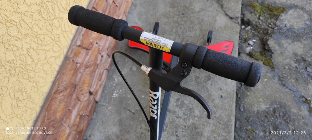 Триколісний самокат дріфтовий. Razor power wing