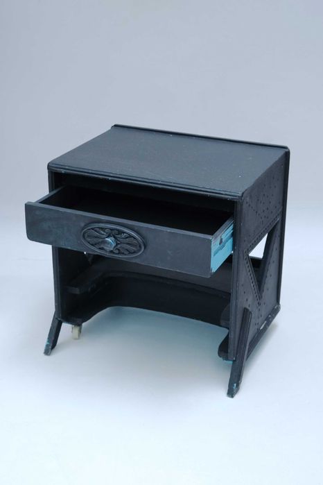 Pequeno móvel preto vintage