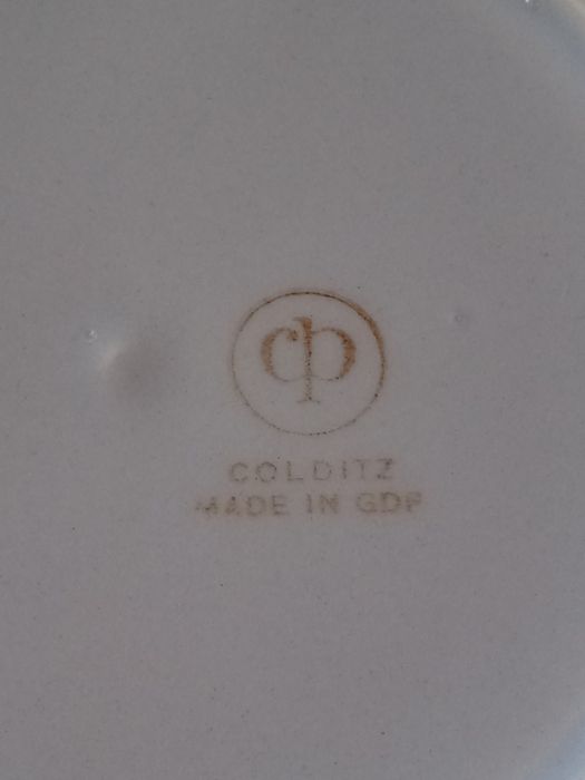 6 talerzy głębokich i 4 talerze małe  z czasów DDR