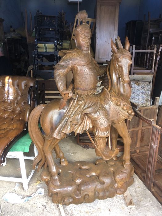 Estatua em madeira oriental