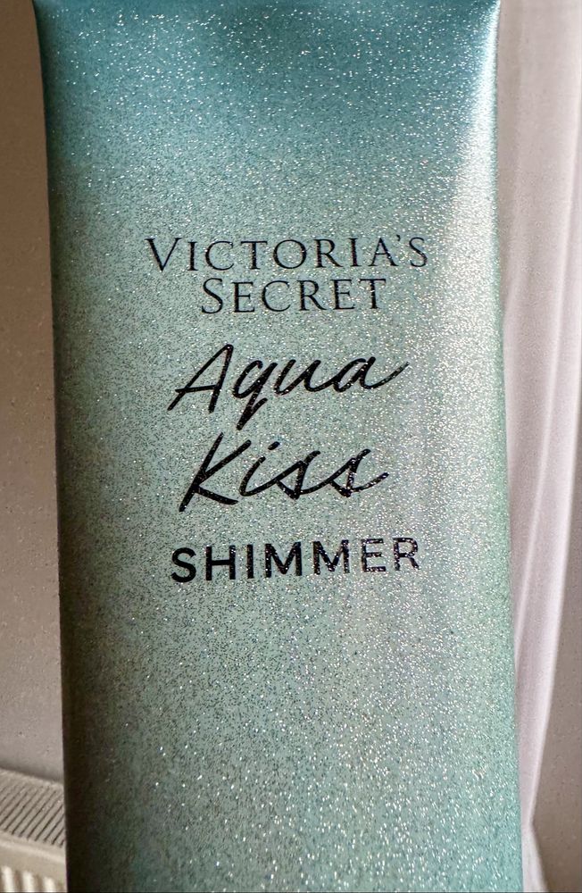 Victoria’s Secret Aqua Kiss Shimmer balsam do ciała z drobinkami