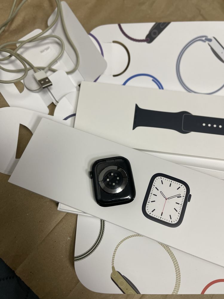 Продам годинник apple watch 7 45mm стоїть код