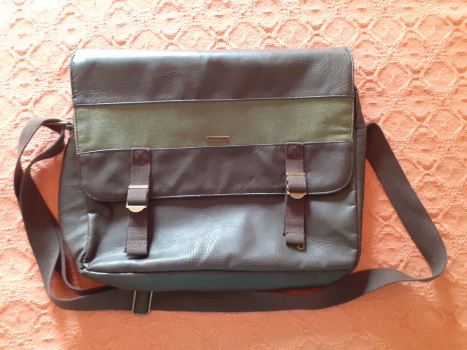 Mochilas (Billabong e Pepe Jeans / 15€ cada)