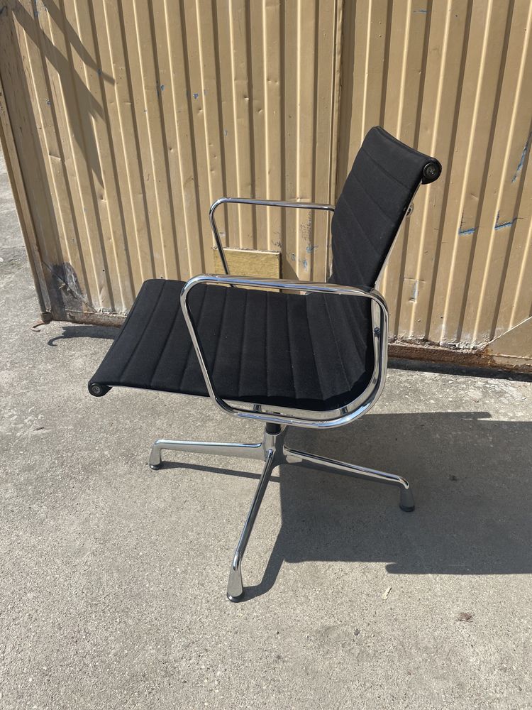 krzesło fotel Vitra EA 108