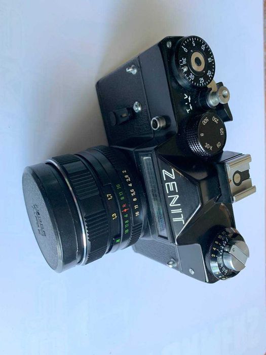 Фотоаппарат Zenit 11 + Helios-44M 2/58 с чехлом.