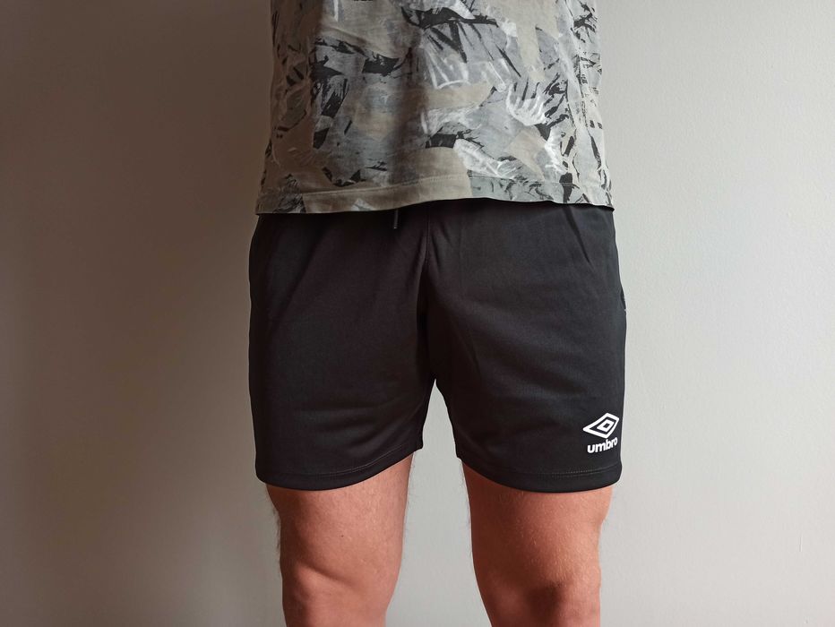 Super Spodenki Umbro Nowe rozmiar M Okazja