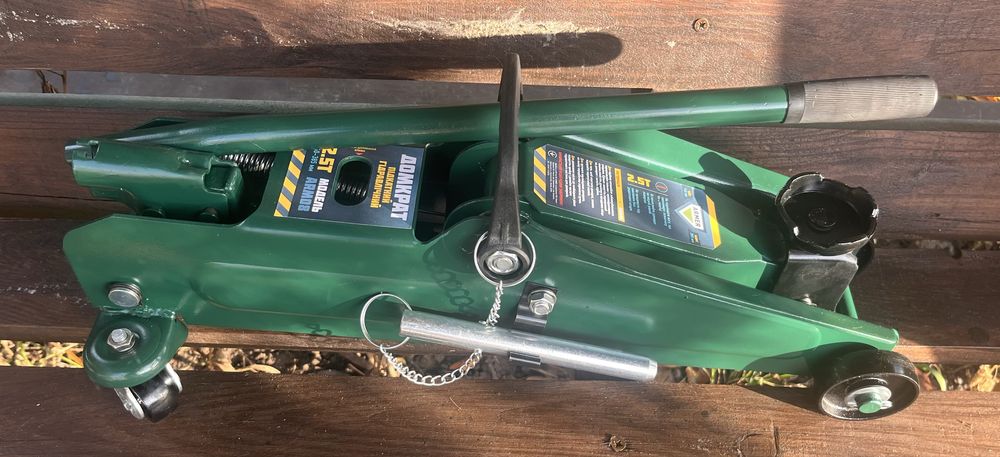 Домкрат підкотний ARMER 2,5 т