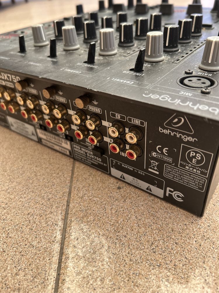 Mixer Behringer vendo ou troco