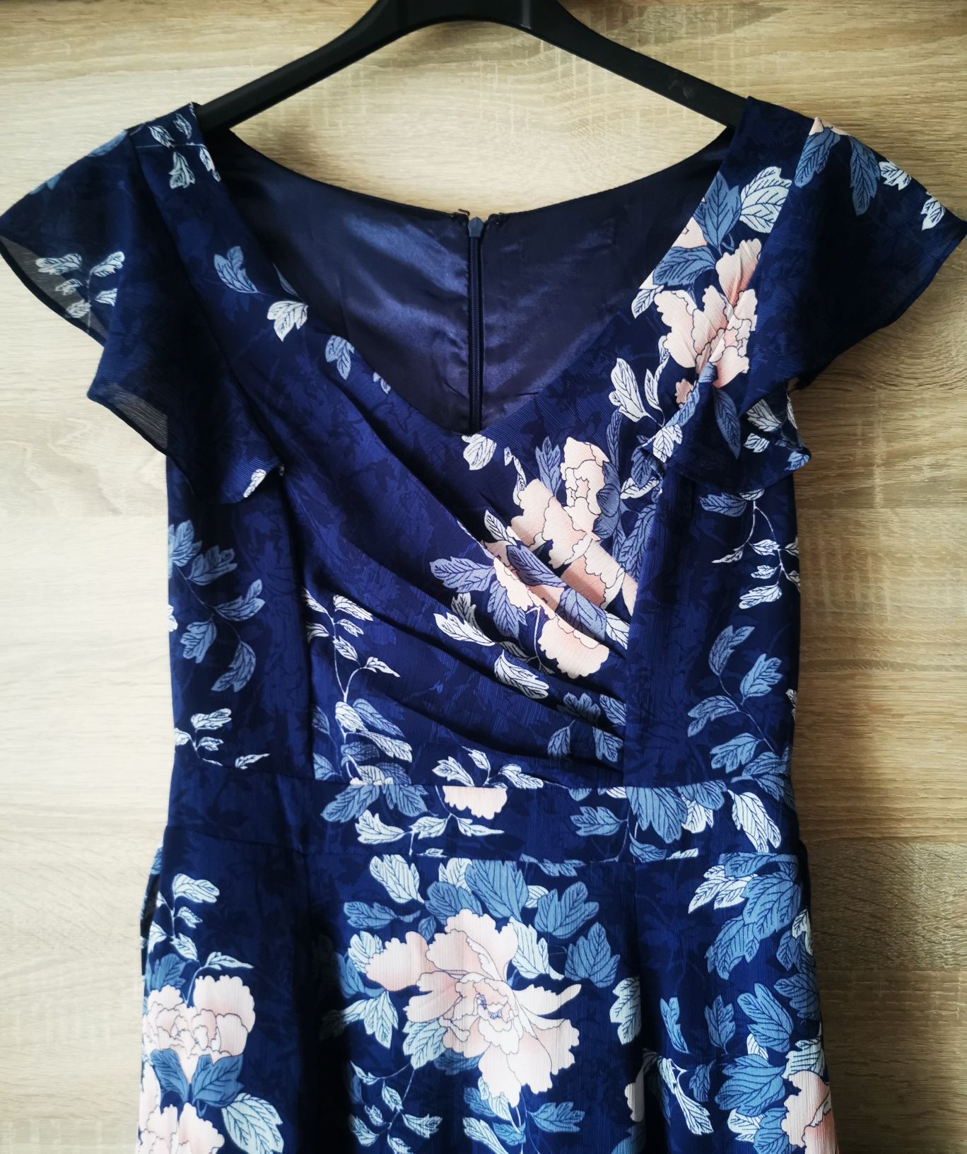 Piękna, elegancka sukienka r. S
