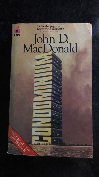 Livros "Child of the Prophecy" e "Condominium"