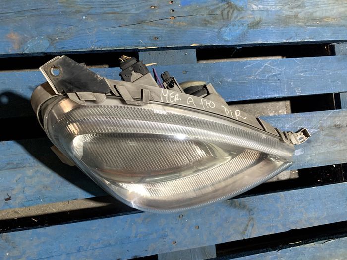 Farol Direito Mercedes A170
