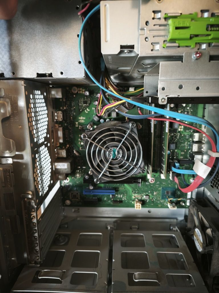 Komputer stacjonarny Fujitsu Esprimo P558 i5