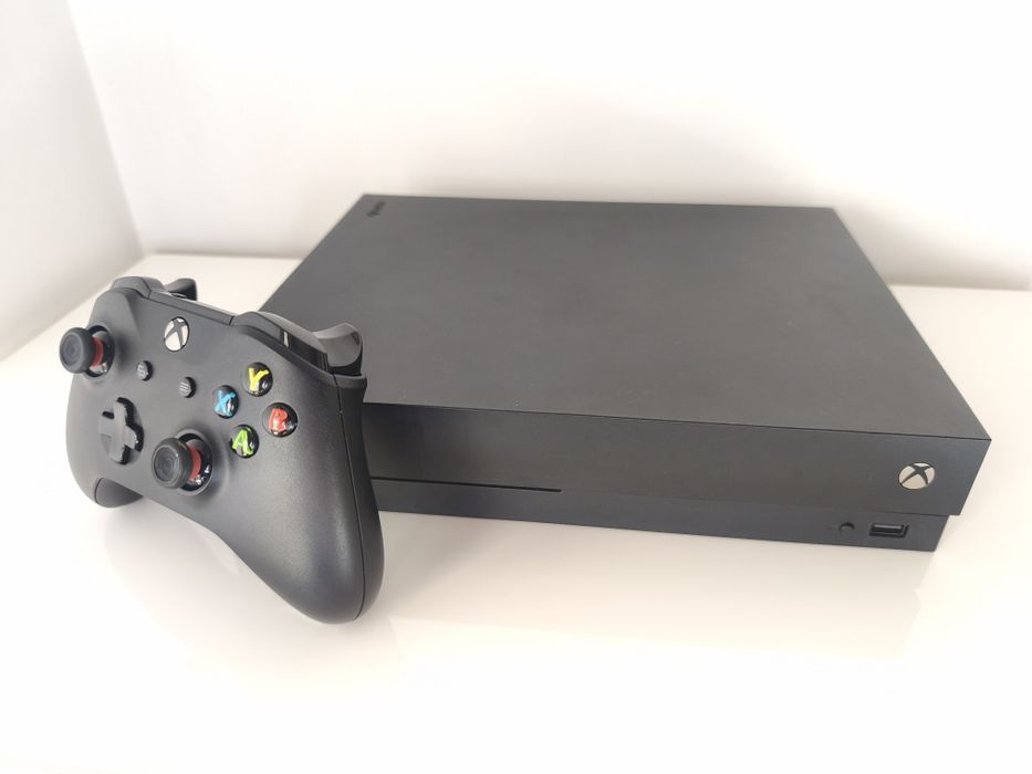 Xbox One X, 1TB, Caixa