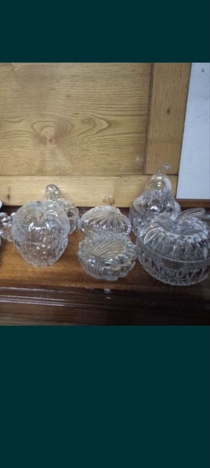 Vendo muitas peças de louça variadas