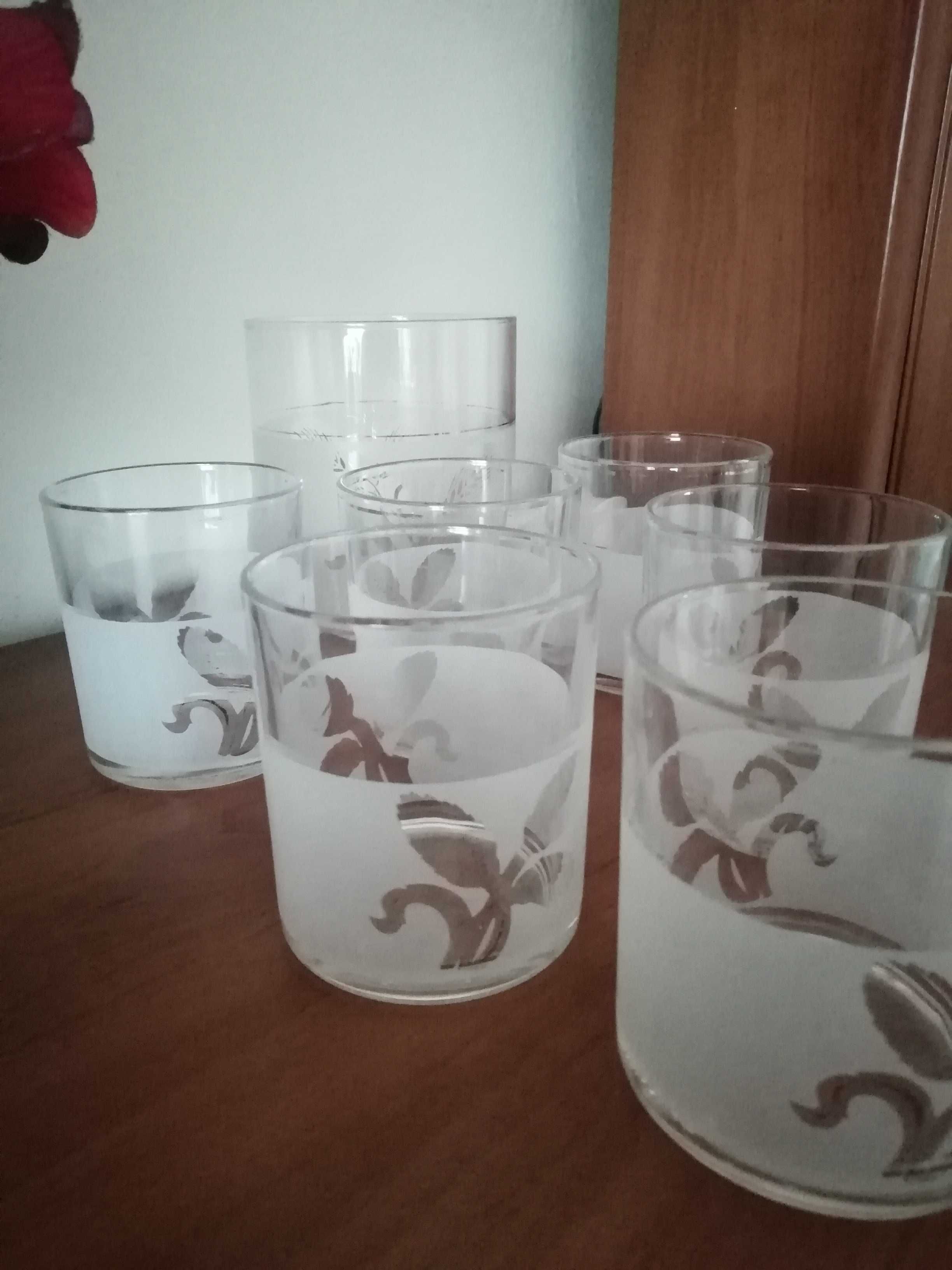 Szklanki do whisky z pojemnikiem na lód