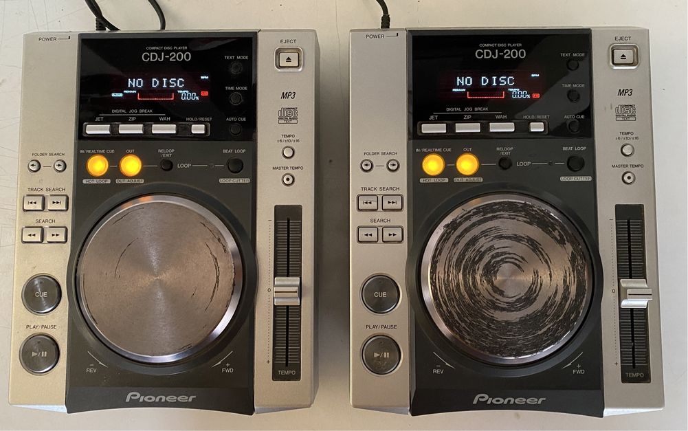 Pioneer CDJ200/DJ Console RMX Hercules