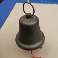 Stary żeliwny dzwon