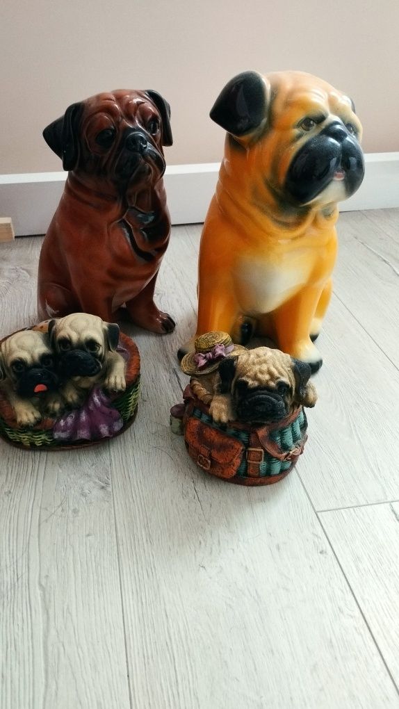 Колекція статуеток собак