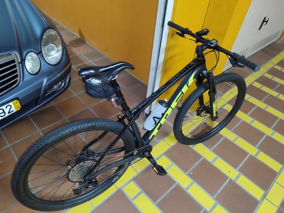 Bicicleta BTT TREK carbono como nova