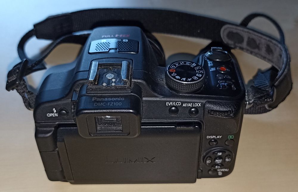 Panasonic Lumix FZ100 + bolsa case logic