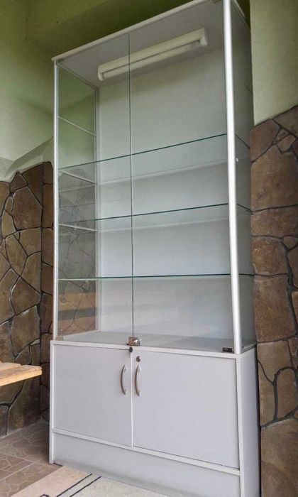 Вітрина пристінна