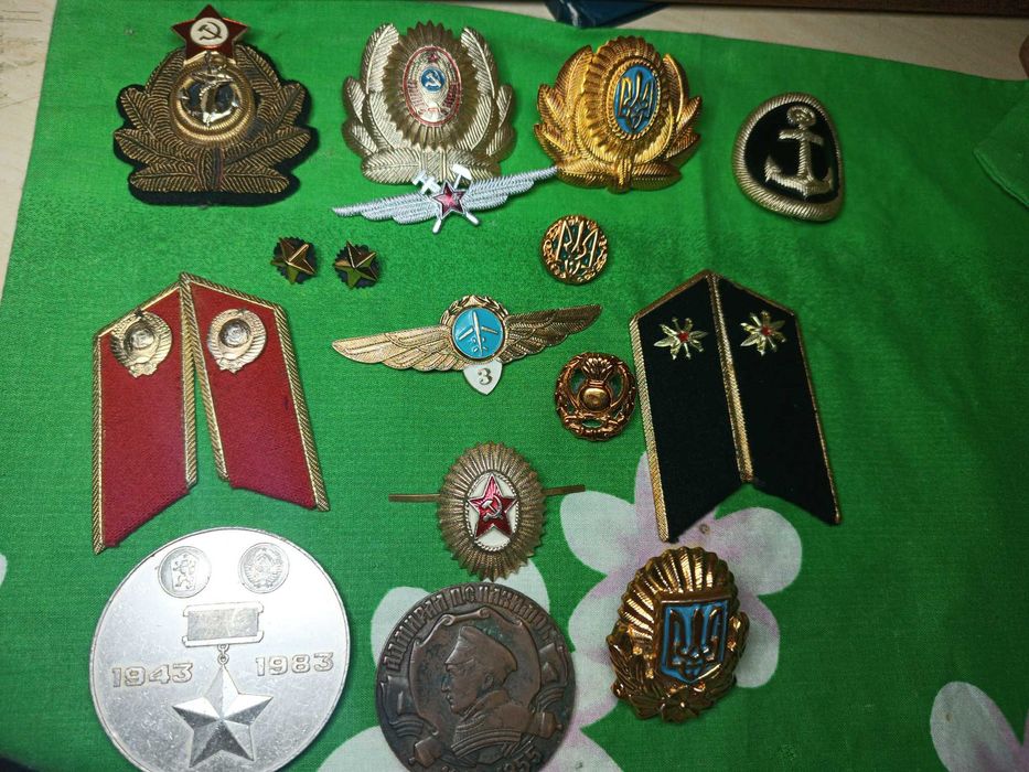 Значки і кокарди СССР