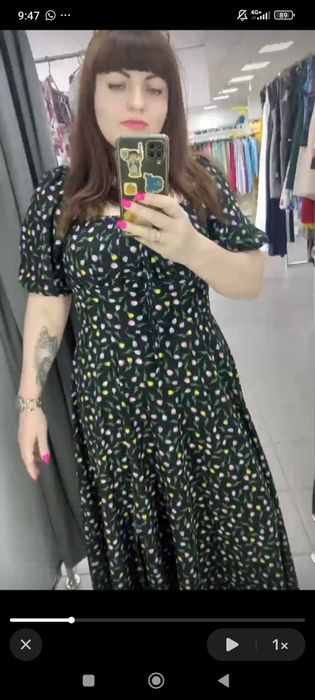 Продам літній сарафан слизька тканина.Легенький і не мнеться.