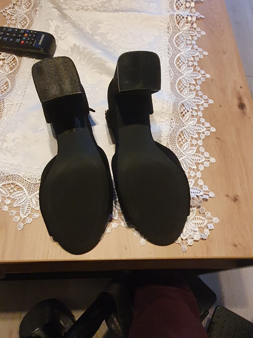 Sandały na słupku roz 38